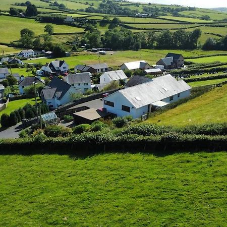 Y Grange Bed and Breakfast Llanfihangel-y-Creuddyn Eksteriør billede