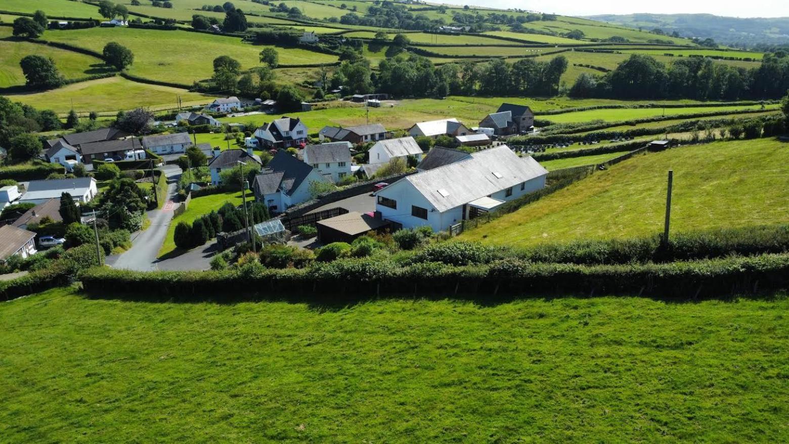 Y Grange Bed and Breakfast Llanfihangel-y-Creuddyn Eksteriør billede