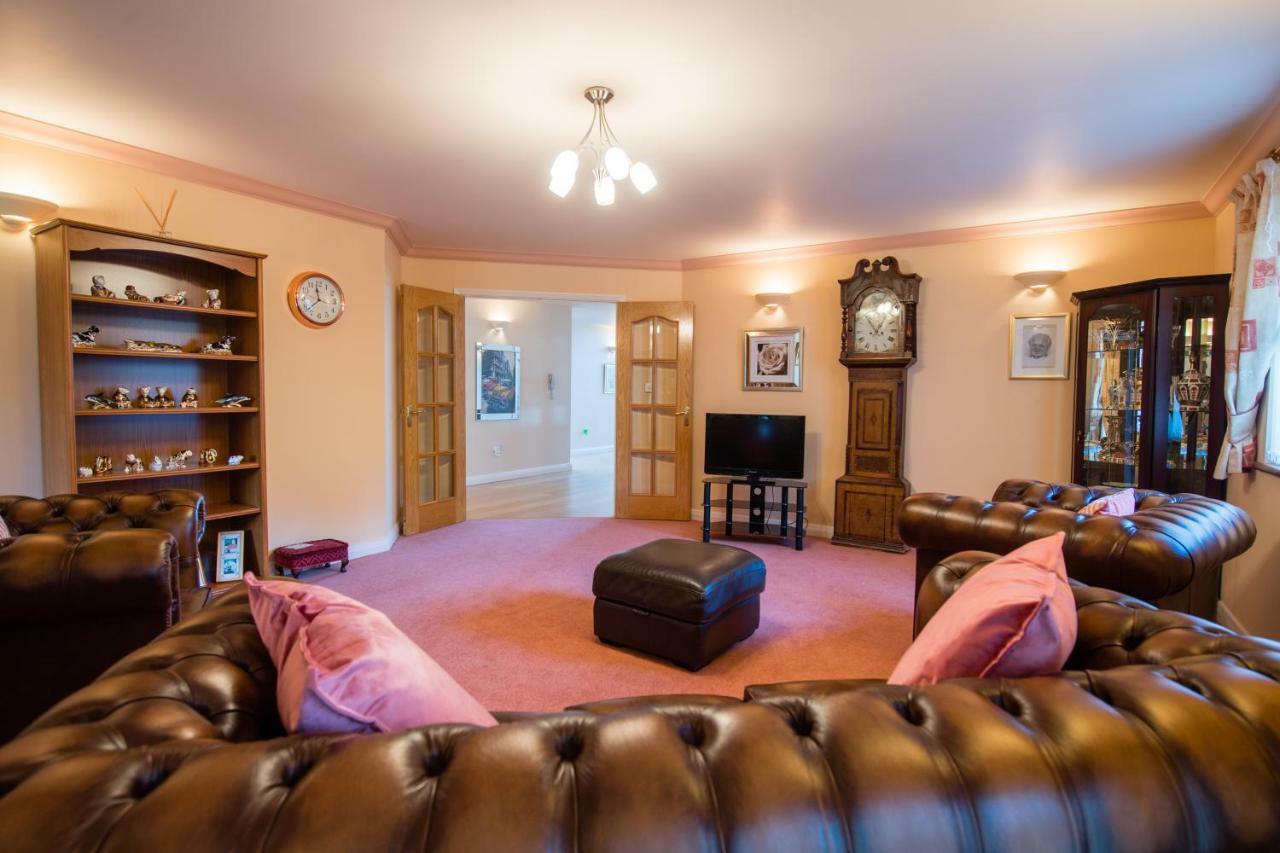 Y Grange Bed and Breakfast Llanfihangel-y-Creuddyn Eksteriør billede