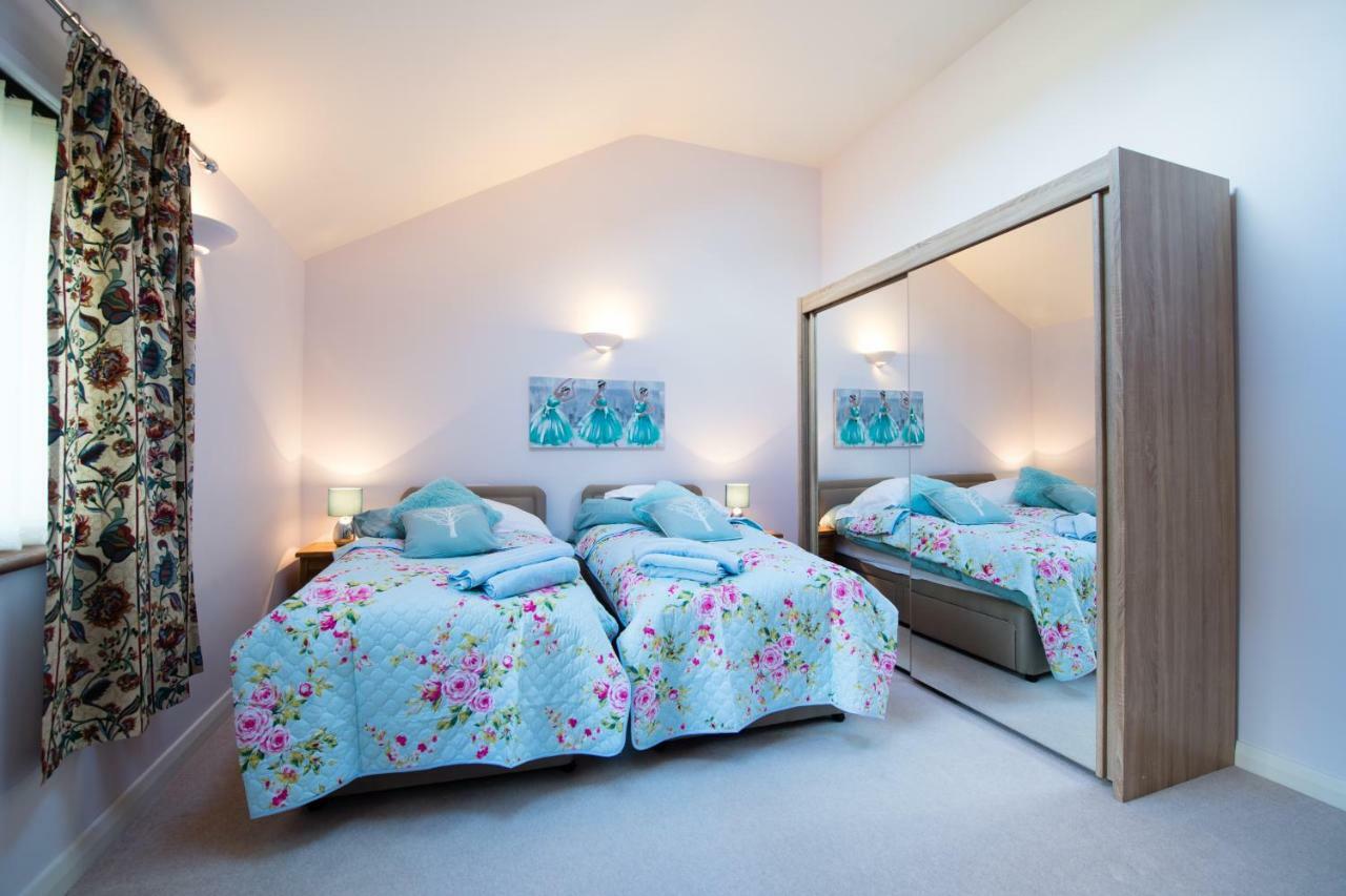 Y Grange Bed and Breakfast Llanfihangel-y-Creuddyn Eksteriør billede