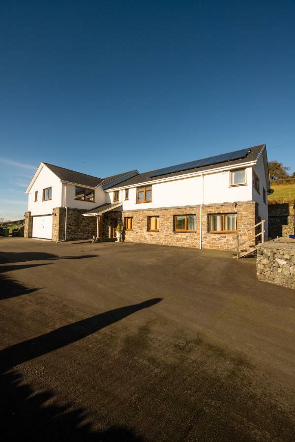 Y Grange Bed and Breakfast Llanfihangel-y-Creuddyn Eksteriør billede