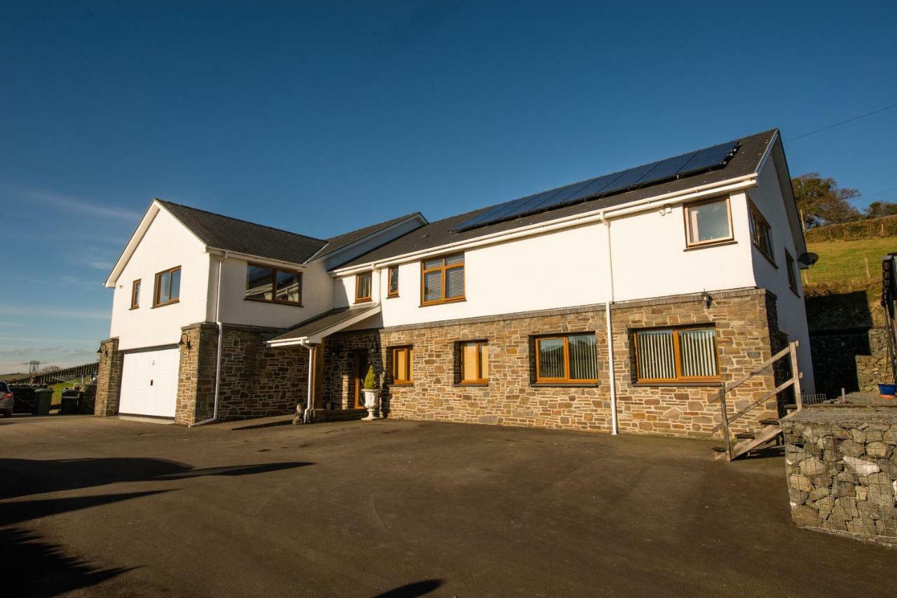 Y Grange Bed and Breakfast Llanfihangel-y-Creuddyn Eksteriør billede