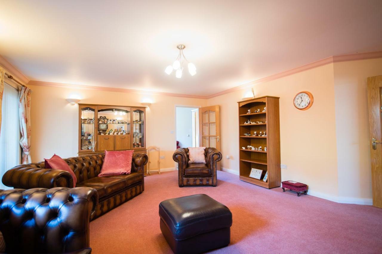 Y Grange Bed and Breakfast Llanfihangel-y-Creuddyn Eksteriør billede