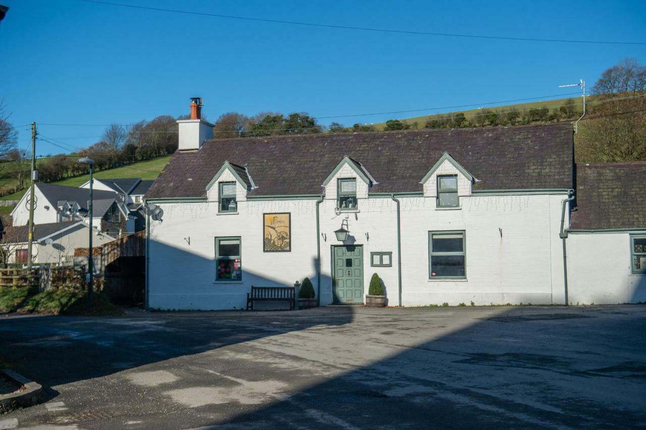 Y Grange Bed and Breakfast Llanfihangel-y-Creuddyn Eksteriør billede