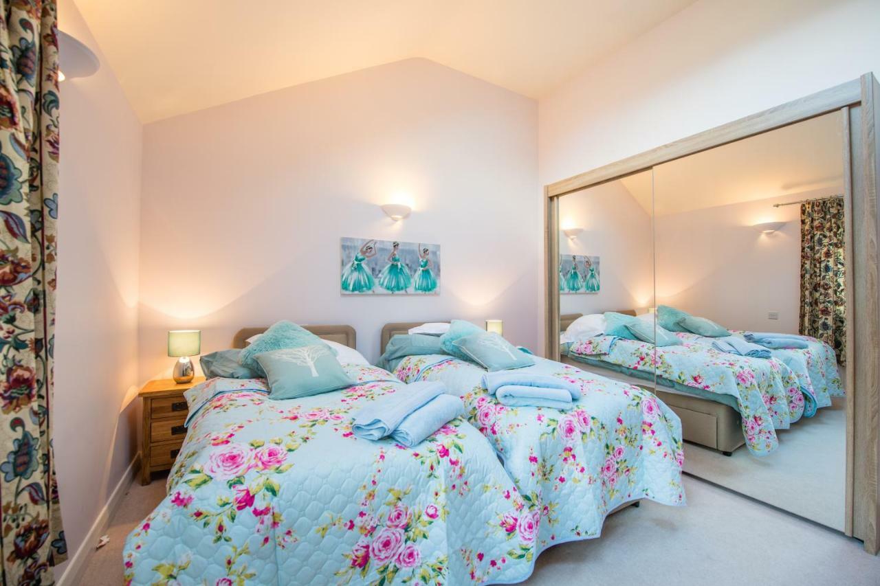 Y Grange Bed and Breakfast Llanfihangel-y-Creuddyn Eksteriør billede