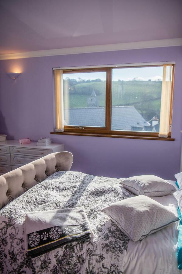 Y Grange Bed and Breakfast Llanfihangel-y-Creuddyn Eksteriør billede