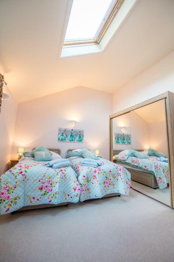 Y Grange Bed and Breakfast Llanfihangel-y-Creuddyn Eksteriør billede