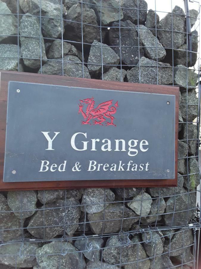Y Grange Bed and Breakfast Llanfihangel-y-Creuddyn Eksteriør billede
